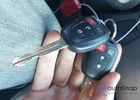 2017 Toyota Rav4 Xle z USA, uszkodzony, nr VIN 2T3RFREV5HW558996